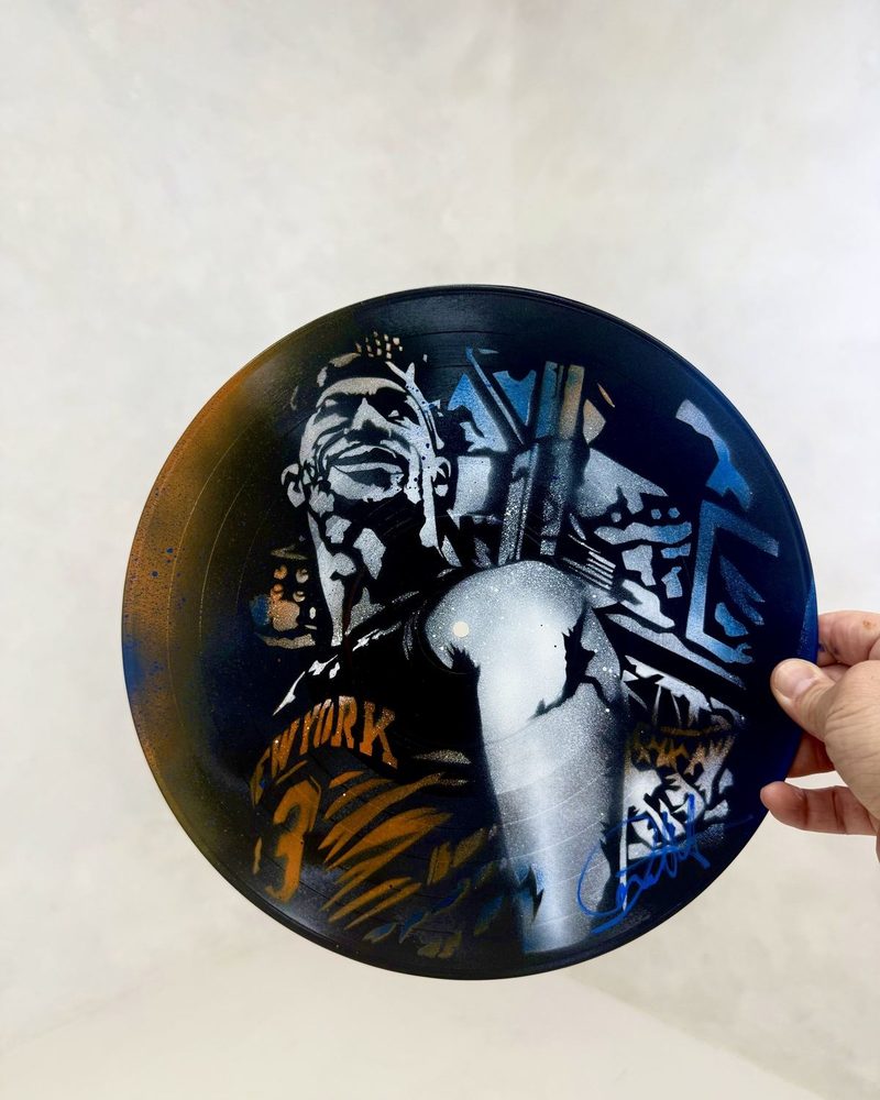 GEM Movement record piece with a Knicks player and city stencils by Andres Gallardo